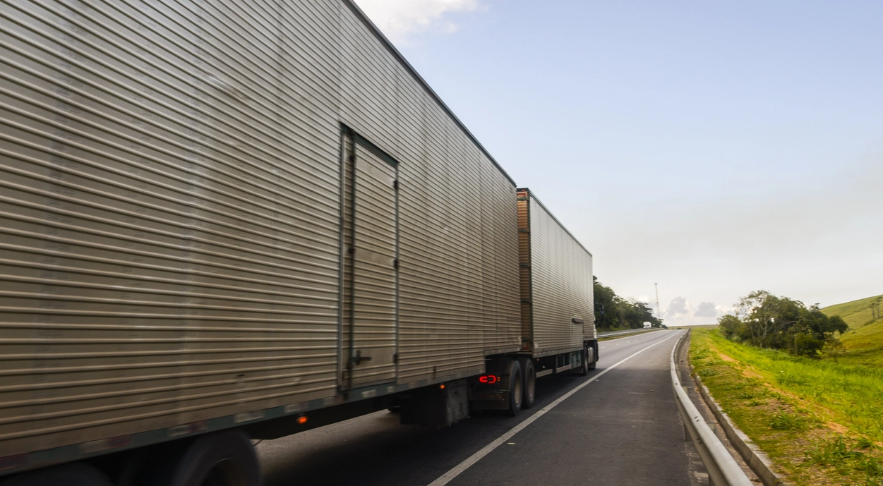 Caminhão na estrada